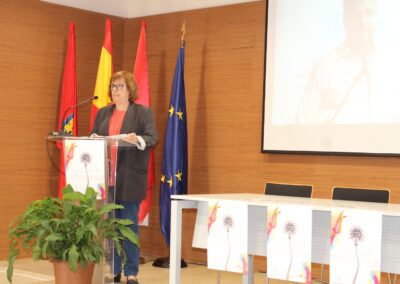 Teresa Obiol, la concejala de Desarrollo Económico presentando la X edición de los Premios Alcalá