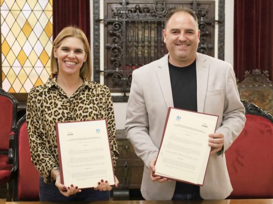 ALCALÁ DESARROOLO Y ACOHEN FIRMAN UN CONVENIO PARA EL FOMENTO DEL COMERCIO LOCAL.